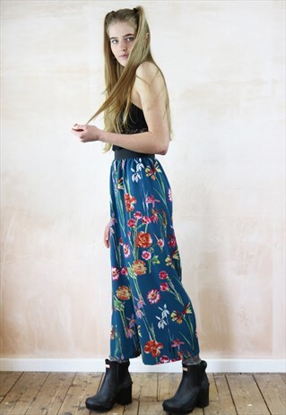 FALLING FLOWERS CROP TROUSERS