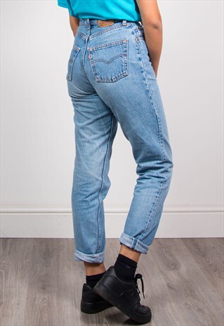 VINTAGE 90'S BLUE LEVI'S HIGH WAIST MOM JEANS