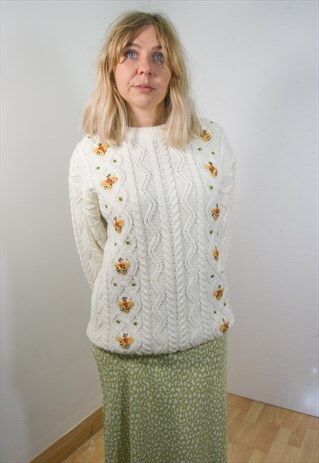 90S OVERSIZED JUMPER IN CREAM WITH FLORAL DETAIL