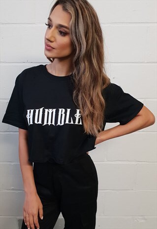 CROPPED BLACK T-SHIRT WITH HUMBLE PRINT