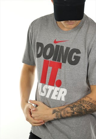 VINTAGE NIKE GRAPHIC T SHIRT TEE