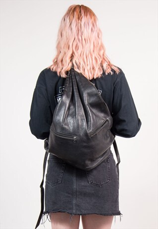 90'S VINTAGE BLACK LEATHER TRIANGLE RUCKSACK BACKPACK