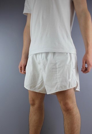 VINTAGE RUCANOR RUNNER SHORTS IN WHITE WITH ZIP POCKETS AND