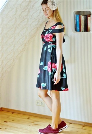 BLACK DRESS WITH RED ROSES