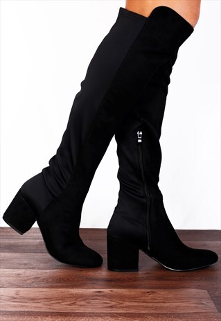 BLACK KNEE HIGH FLAT ELASTICATED BLOCK HEEL BOOTS