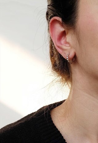 MODERN STERLING SILVER EARRING