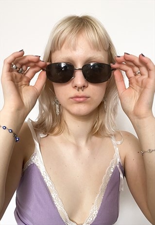 VINTAGE 90S CLASSIC SUNGLASSES IN BLACK