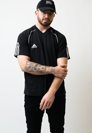 VINTAGE ADIDAS T-SHIRT