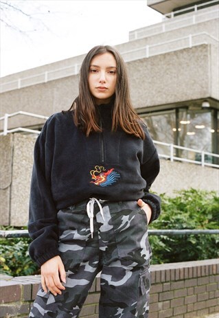 FLEECE IN BLACK WITH CHINESE DRAGON EMBROIDERED DESIGN