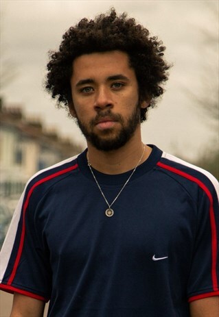 VINTAGE NIKE TSHIRT IN NAVY WITH A RED AND WHITE TRIM
