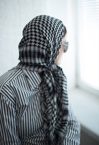VINTAGE 90'S BLACK/WHITE TARTAN SCARF