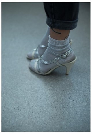 VINTAGE 80'S WHITE/SILVER SNAKE SKIN LOOKS SANDALS