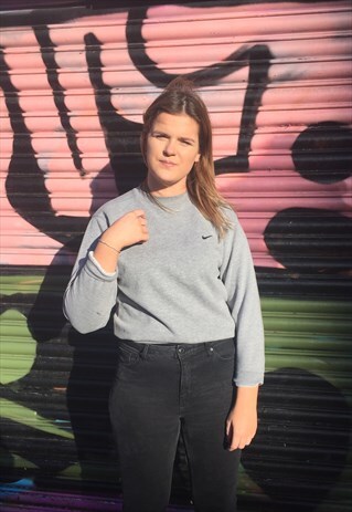 VINTAGE NIKE SWEATSHIRT