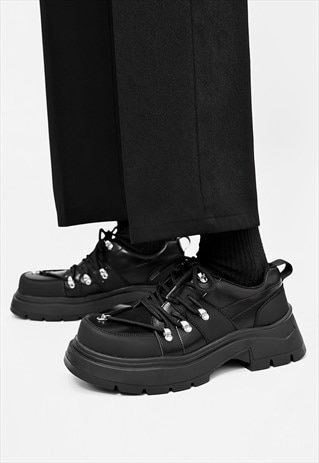 Utility bucker platform shoes chunky goth trainers in black