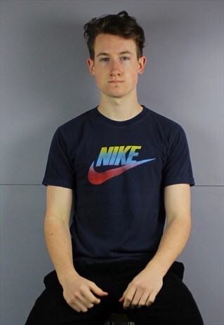 VINTAGE NIKE T-SHIRT IN NAVY BLUE WITH PRINTED LOGO. MULTICO