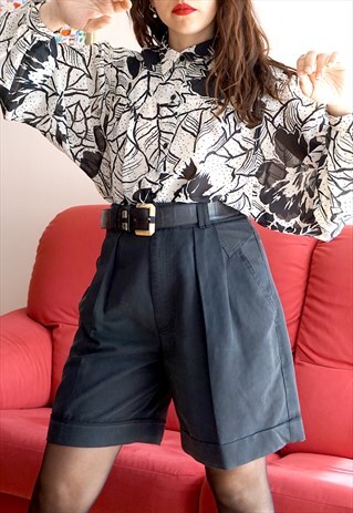 VINTAGE 80S LONG SLEEVE FLORAL BLACK AND WHITE SHIRT