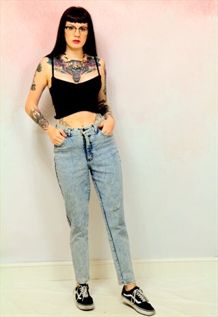 1990S VINTAGE HIGH WAIST LIGHT WASH SLIM FIT MOM JEANS