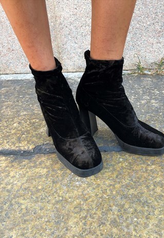 VINTAGE 1970'S SOCKS ANKLE BOOTIES IN VELVET