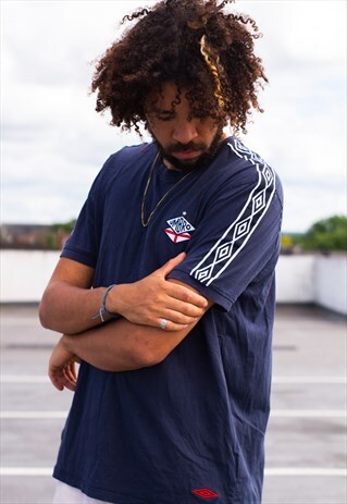 VINTAGE 90'S UMBRO T SHIRT IN NAVY AND WHITE