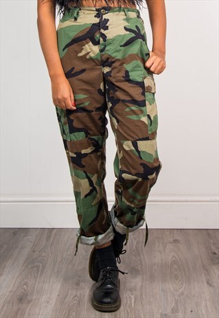 90'S VINTAGE GREEN CARGO ARMY CAMO TROUSERS