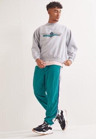 VINTAGE NIKE WORLD CHAMPIONSHIP SWEATSHIRT