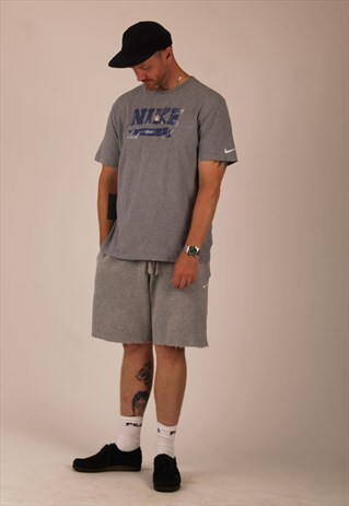 00S Y2K NIKE SPELL OUT LOGO TSHIRT