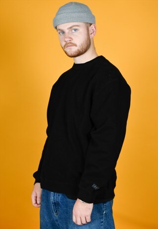 IZOD PLAIN BLACK SWEATER