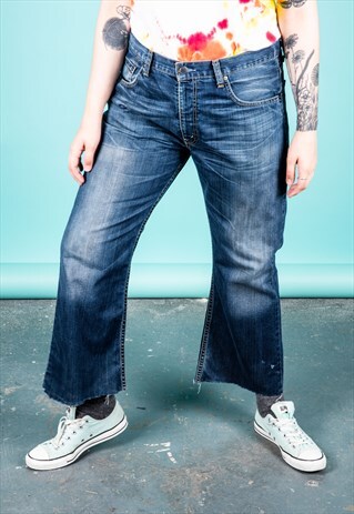 VINTAGE LEVI'S CUT OFF CROPPED MOM JEANS IN BLUE DENIM