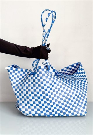 Vintage Y2K central market weaved plastic bag in blue&white
