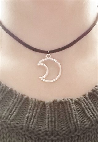 MOON CHOKER