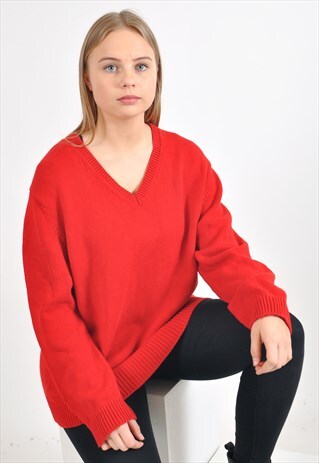 VINTAGE V NECK JUMPER IN RED