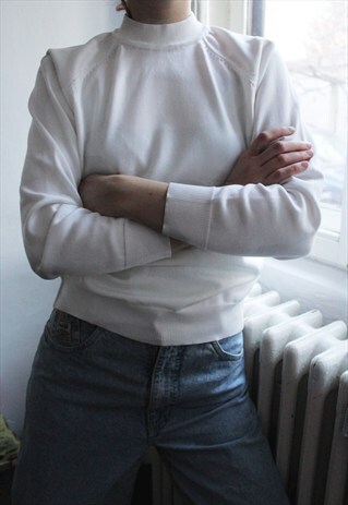 90S WHITE SWEATER