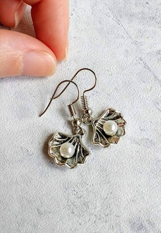 SHELL WITH FAUX PEARL EARRINGS