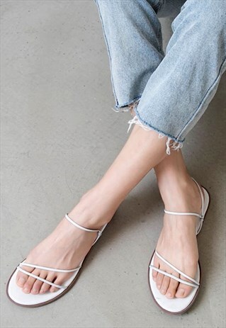 GENUINE LEATHER MINIMAL FLAT SANDALS IN WHITE