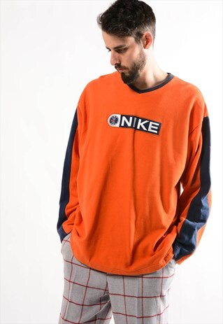 VINTAGE NIKE SWEATSHIRT.