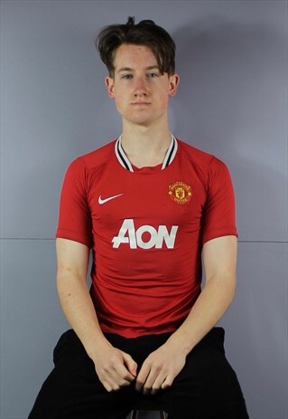 VINTAGE NIKE MANCHESTER UNITED FOOTBALL SHIRT IN RED WITH EM