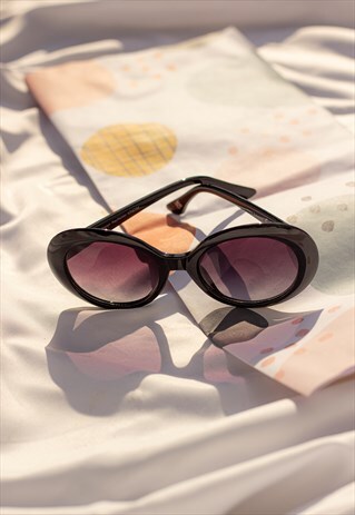 BLACK ROUNDED OVAL RETRO STYLE SUNGLASSES