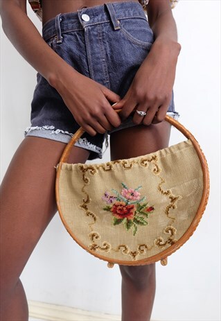 VINTAGE 70S WICKER EMBROIDERED FLORAL ROUND BAG