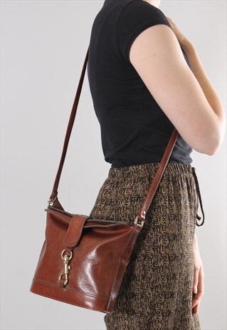 VINTAGE BROWN LEATHER FOLD CLASP CROSS BODY BAG