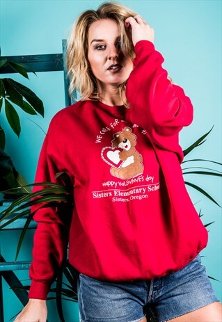 VINTAGE LEE SWEATER IN RED WTH VALENTINES PRINT
