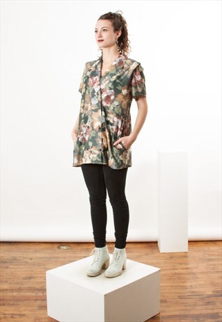 OVERSIZED SHORT SLEEVE TUNIC IN A REALLY LIGHT FLORAL MATERI