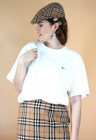 VINTAGE 90S Y2K NIKE LOGO BOYFRIEND OVERSIZED WHITE T-SHIRT