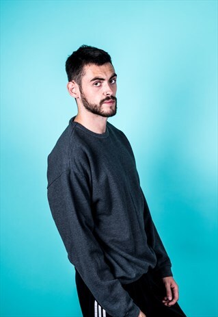 VINTAGE 1990S SWEATER IN GREY