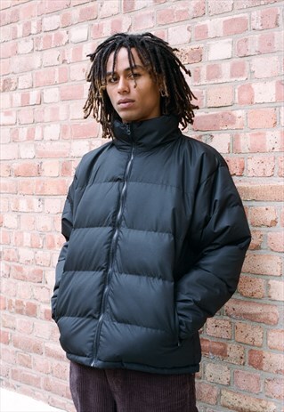 PUFFER JACKET IN BLACK WITH WOVEN LABEL DETAILING
