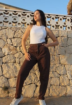 Mom Jeans in Brown