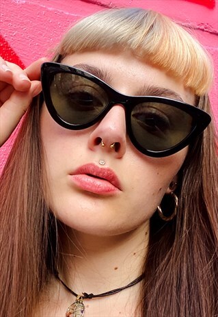 VINTAGE INSPIRED SUNGLASSES CAT EYE SHAPE IN BLACK W UV400
