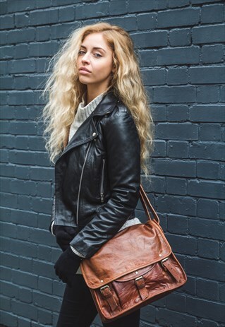 CLASSIC DISTRESSED BROWN LEATHER MESSENGER SATCHEL
