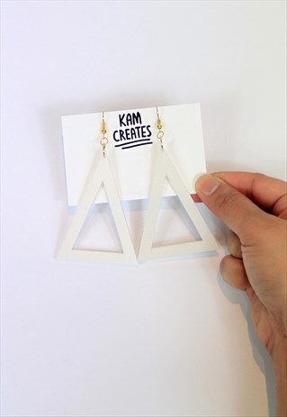 TRIANGLE STATEMENT EARRINGS IN PEARL