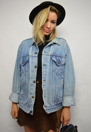 VINTAGE 90S LEVI'S OVERSIZED MEDIUM BLUE WASH DENIM JACKET