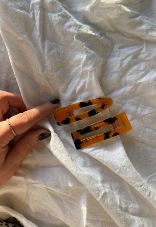 TWO ORANGE TORTOISE SHELL HAIR CLIP